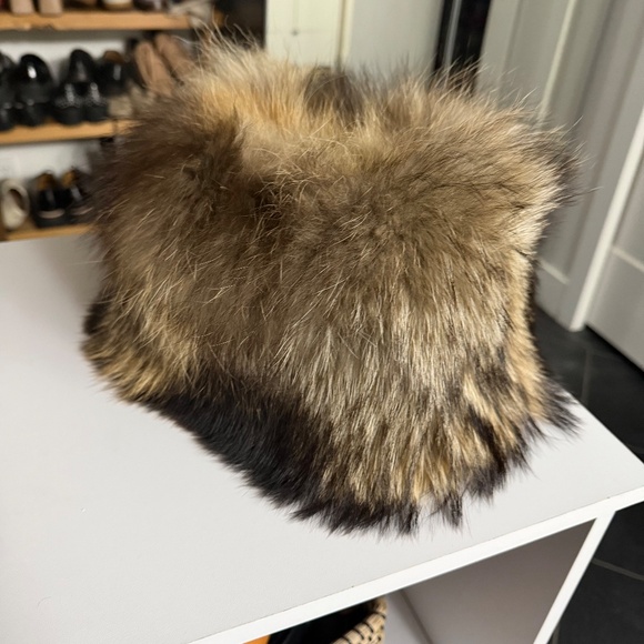 Fur hat - Picture 2 of 3